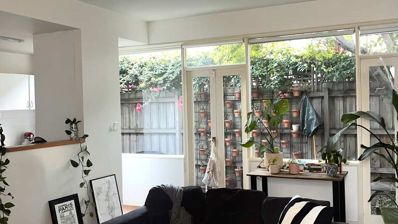 Room in a share house
