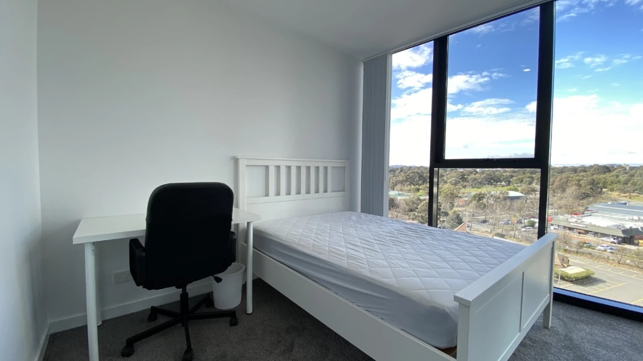 Furnished room with ensuite in a flatshare
