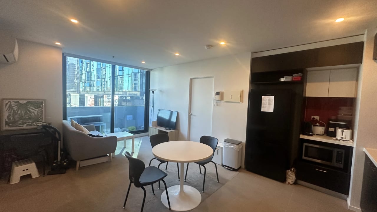 Furnished room in a flatshare