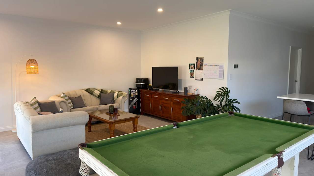 Unfurnished room in a share house