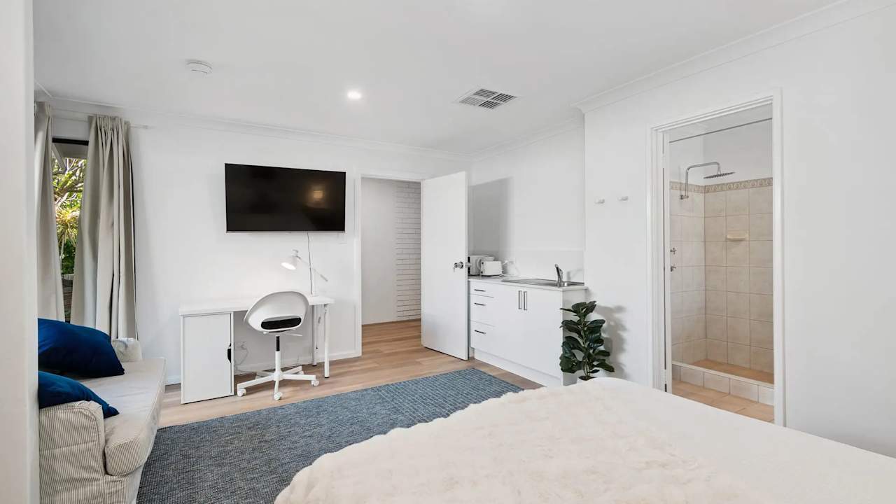 Furnished room with own bathroom