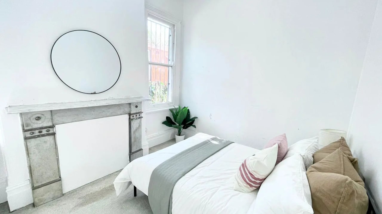 Room in a share house
