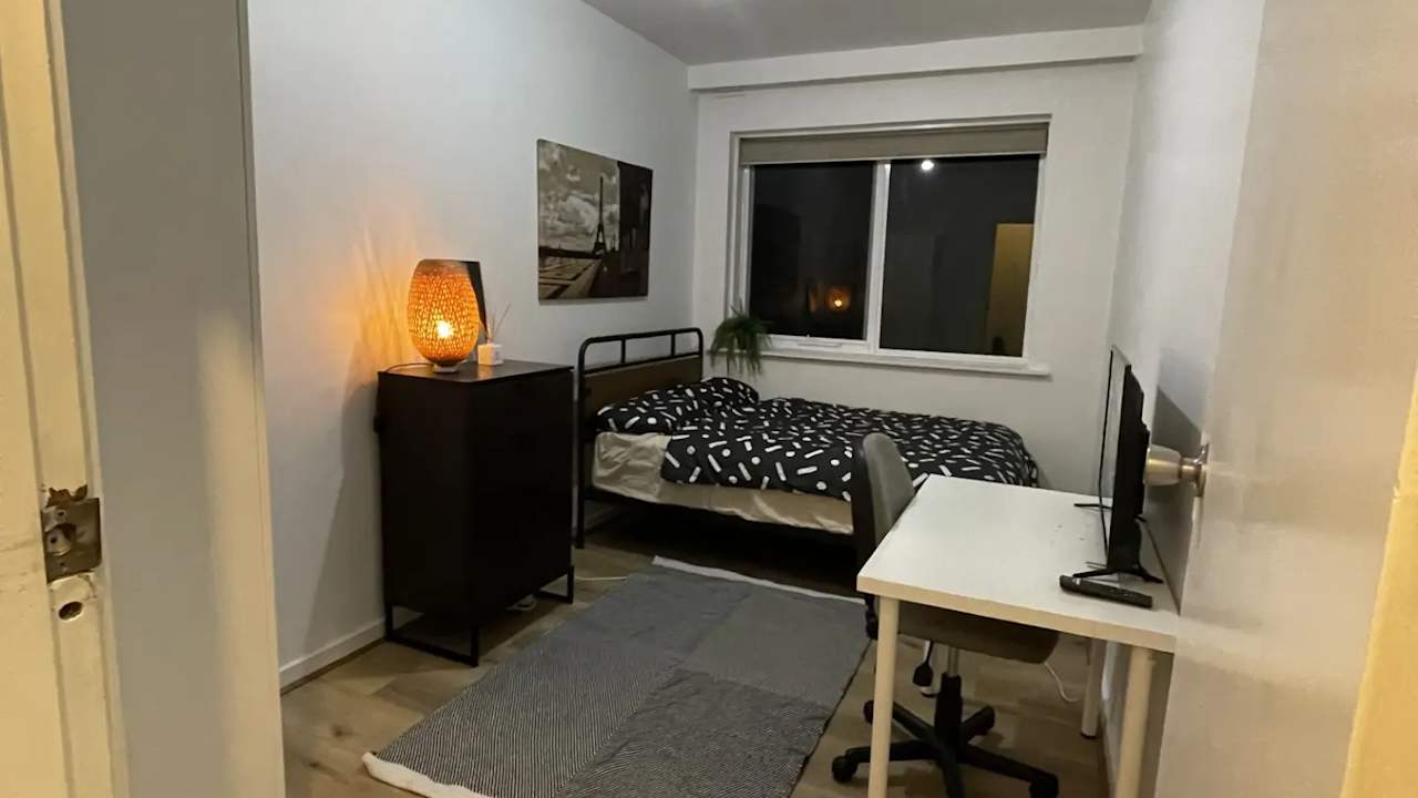 Furnished room in a flatshare