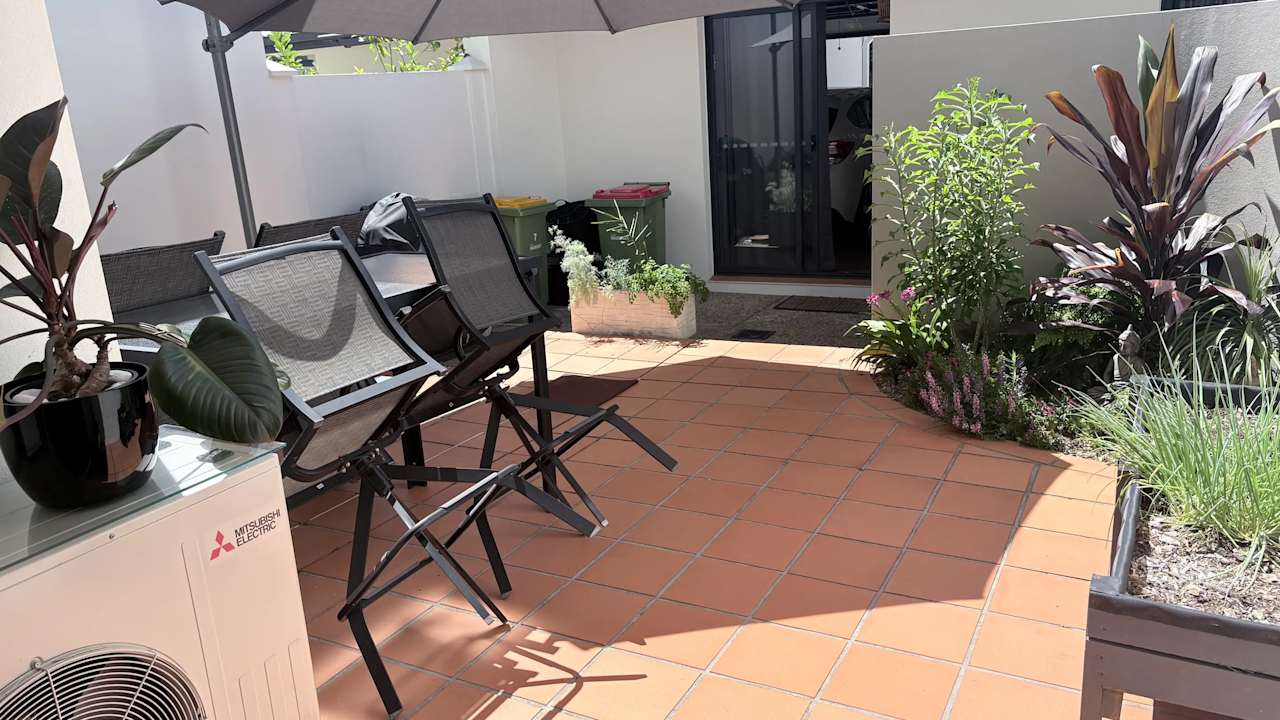 Furnished room with own bathroom