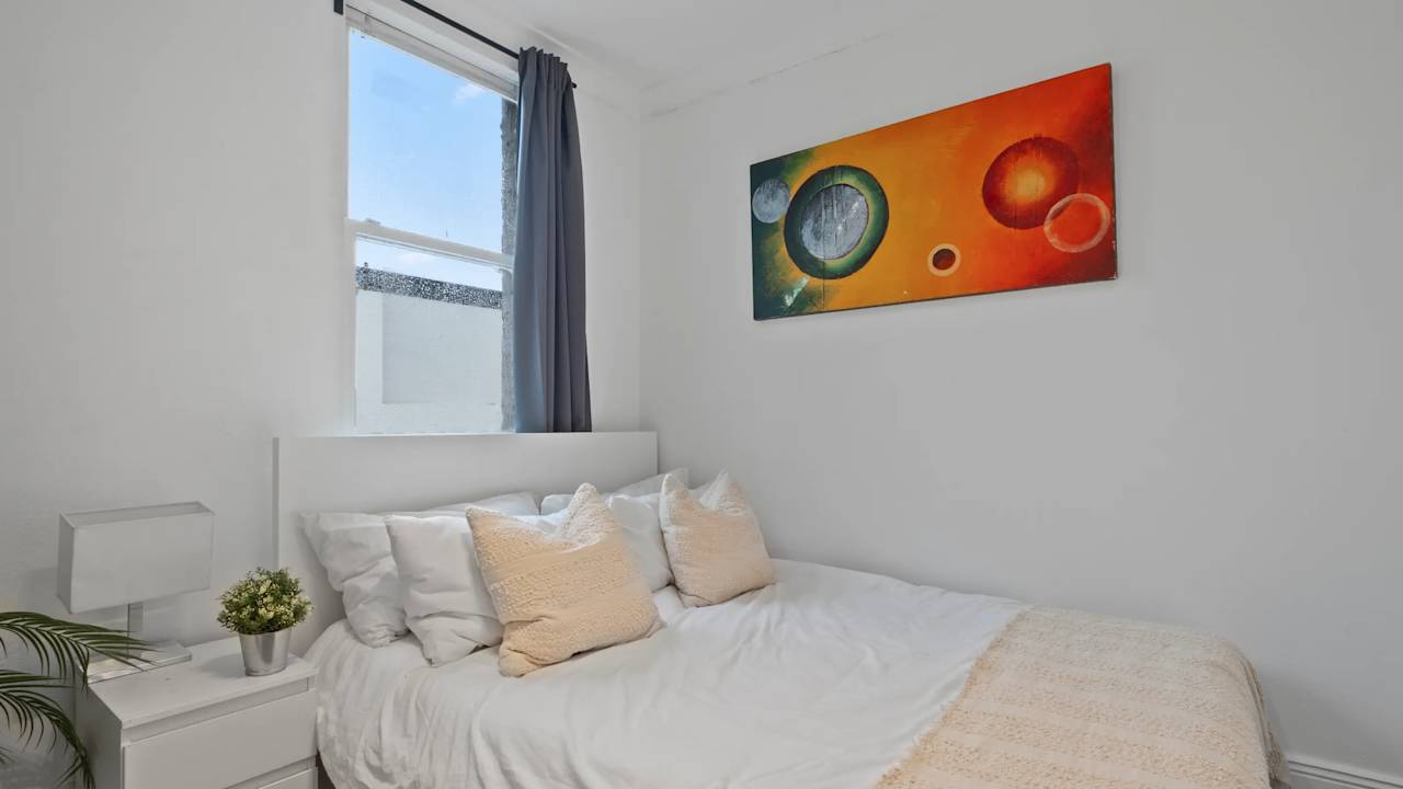 Furnished room in a share house