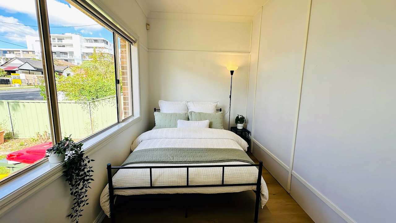 Furnished room in a flatshare