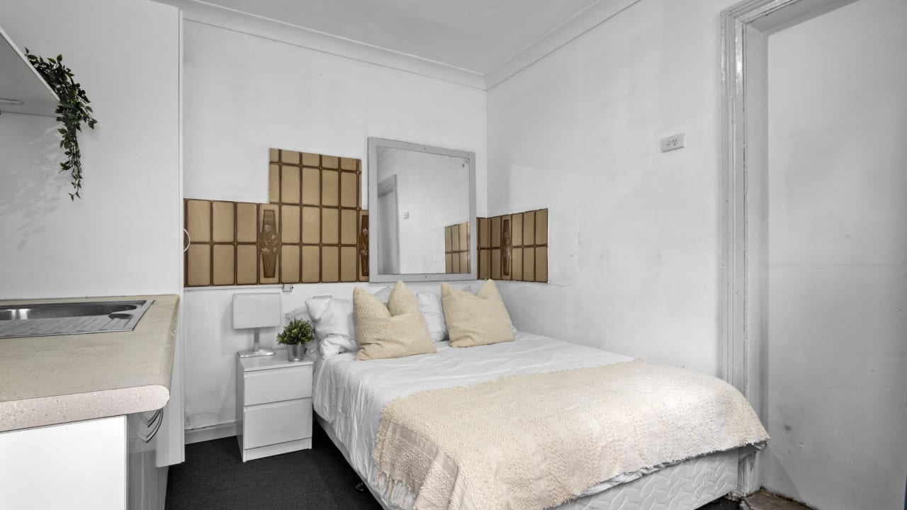 Furnished room in a flatshare