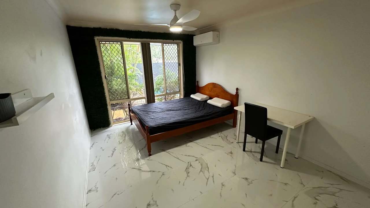 Furnished room in a share house