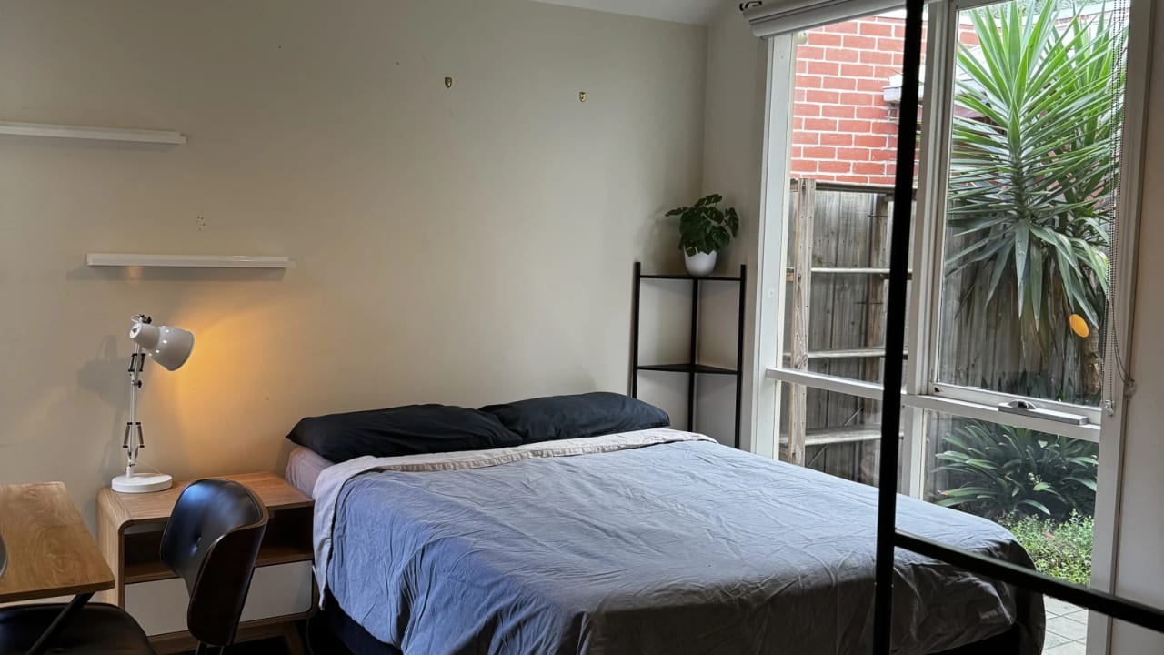 Furnished room in a share house