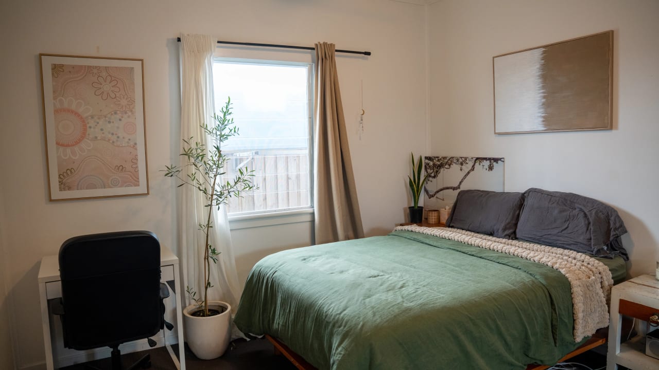 Furnished room in a share house