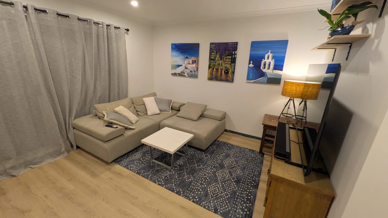 Furnished room in a flatshare