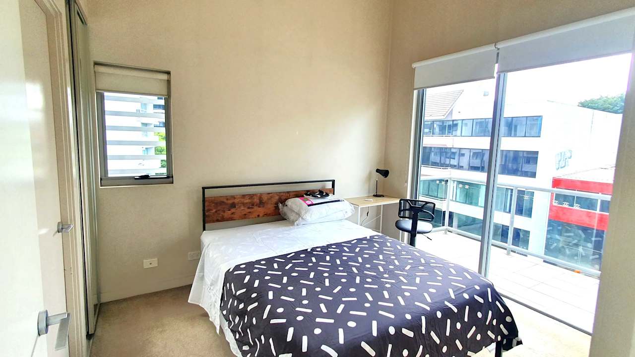 Furnished room with ensuite in a flatshare