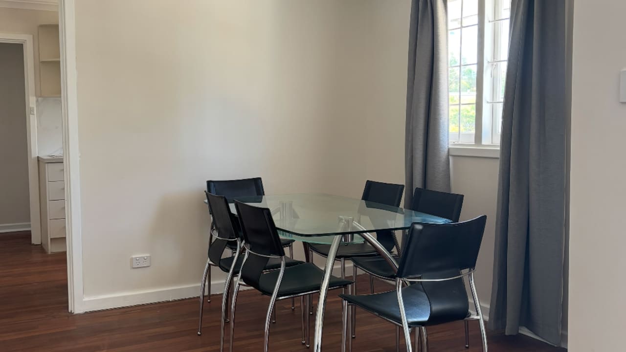 Room in a share house