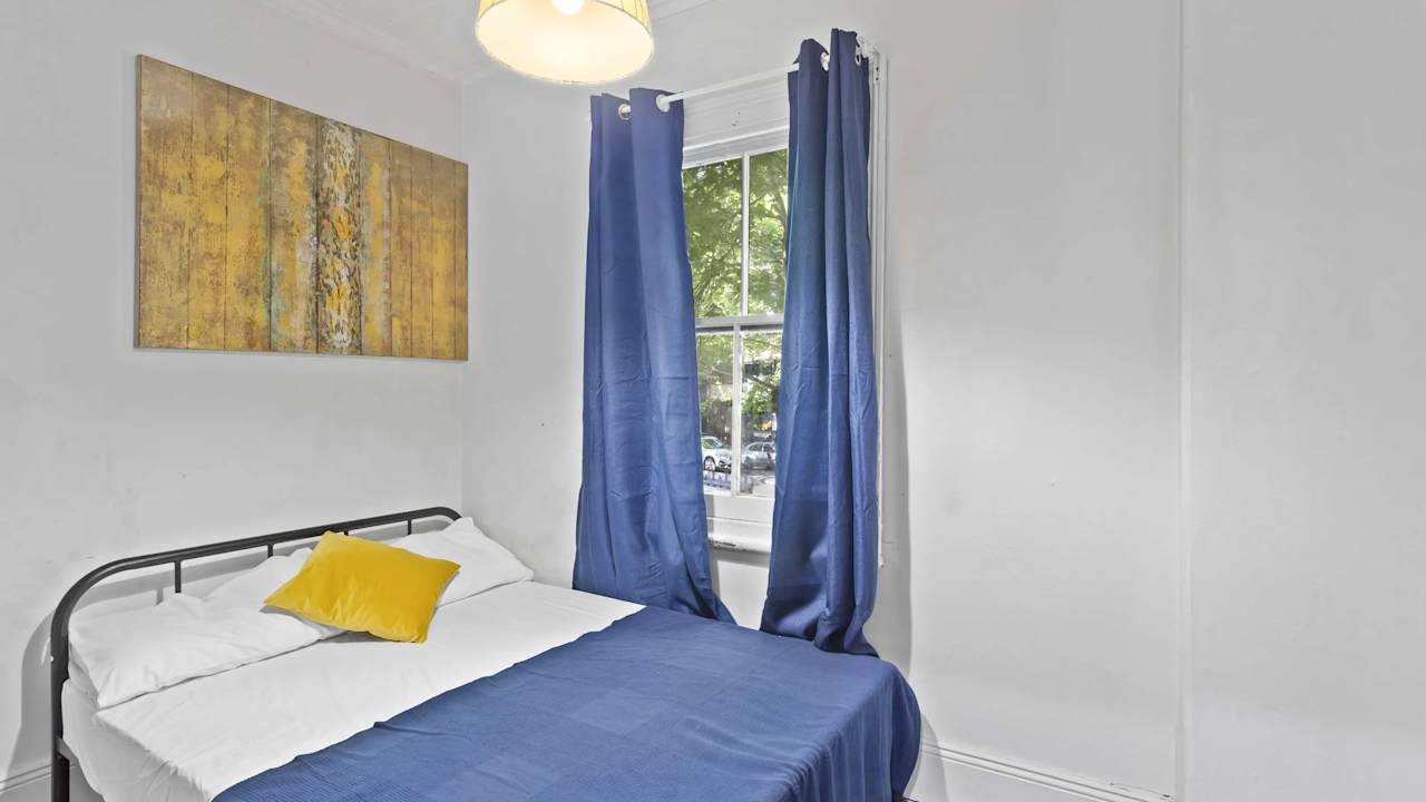 Furnished room in a flatshare