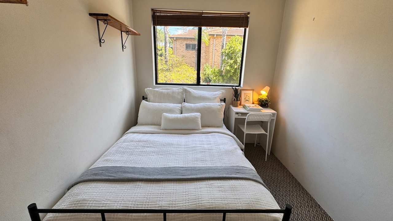 Furnished room in a flatshare