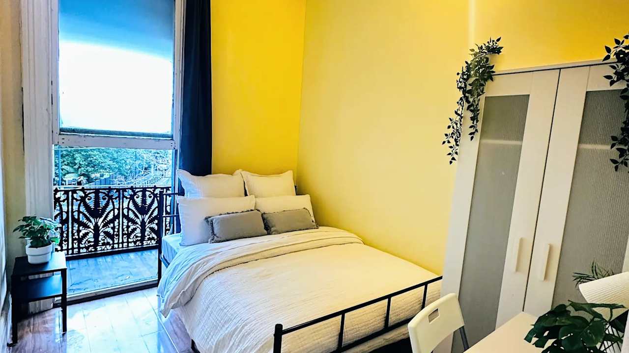 Furnished room in a share house