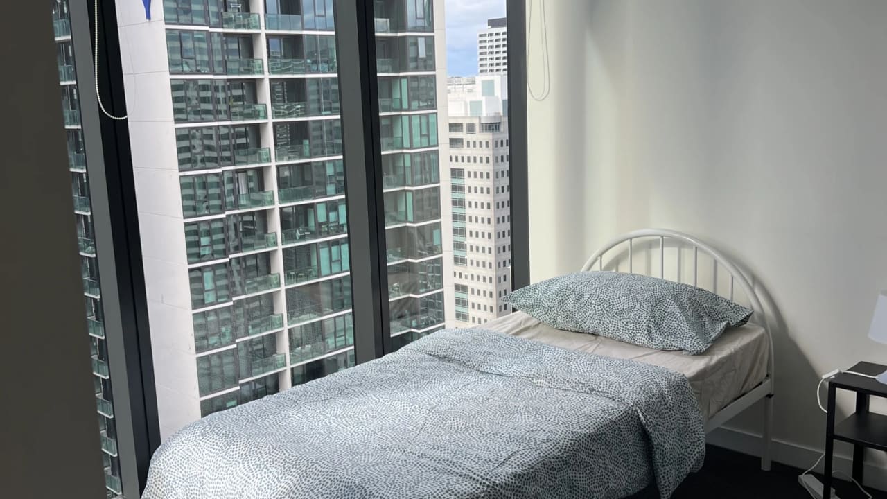 Furnished room in a flatshare