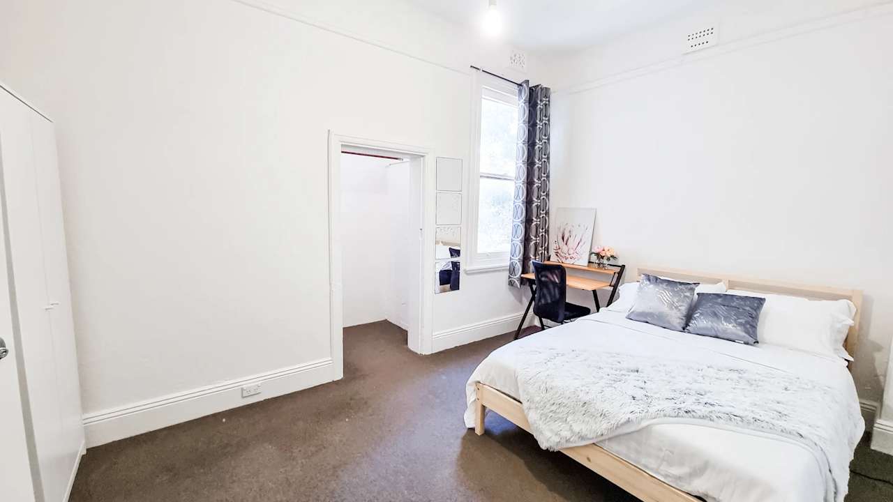 Furnished room in a share house
