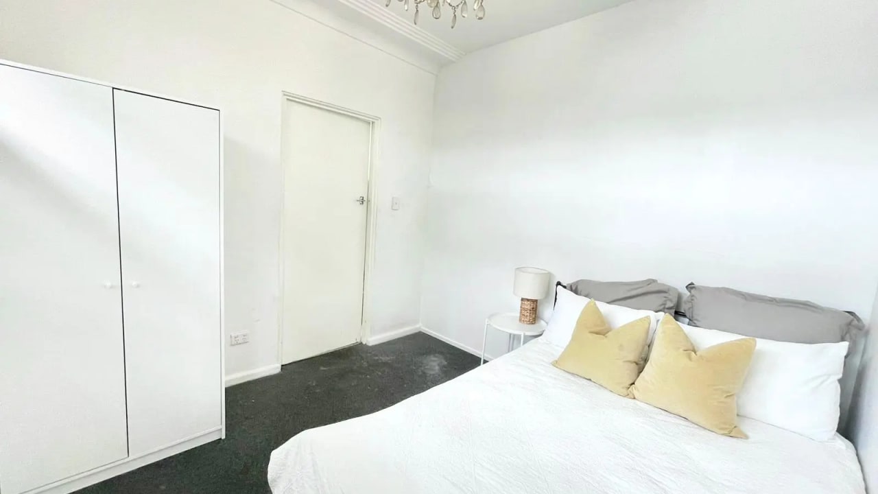 Room in a share house