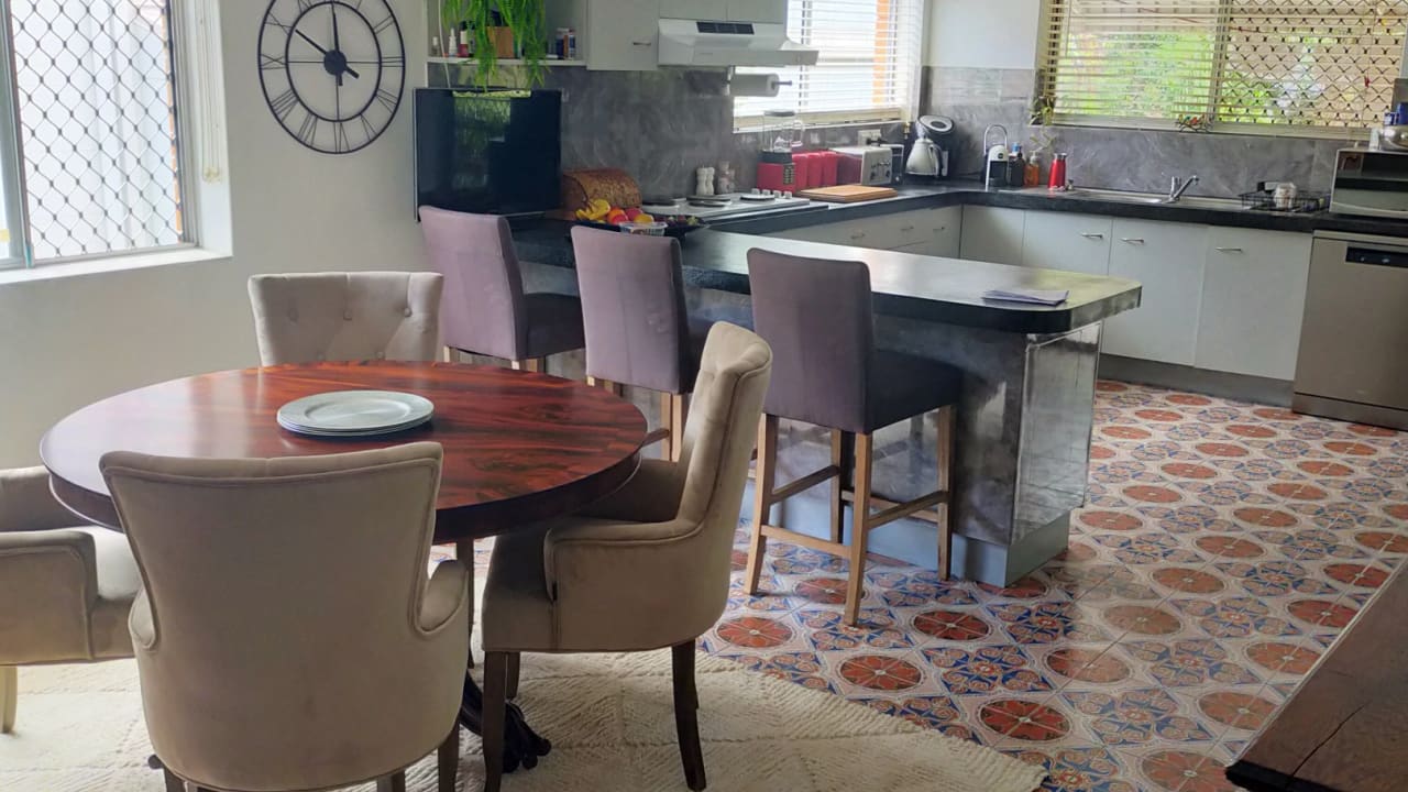 Furnished room in a flatshare