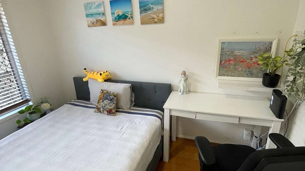 Furnished room in a share house