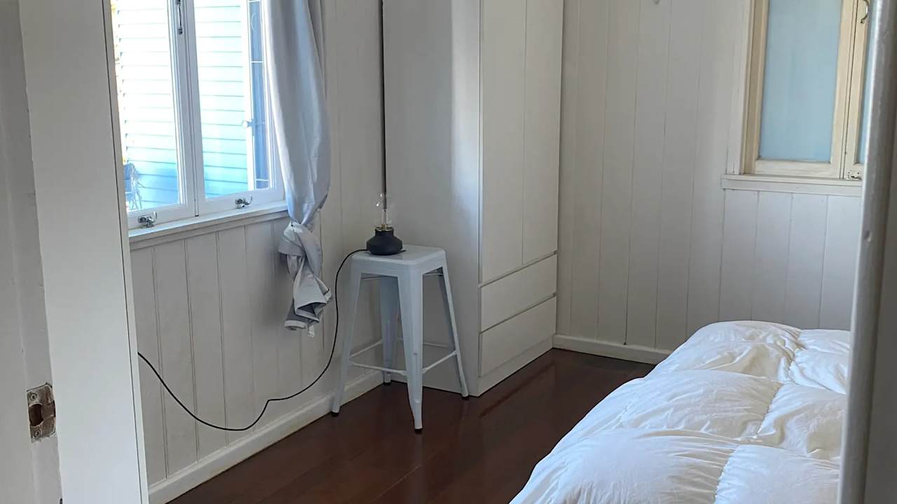 Room in a share house