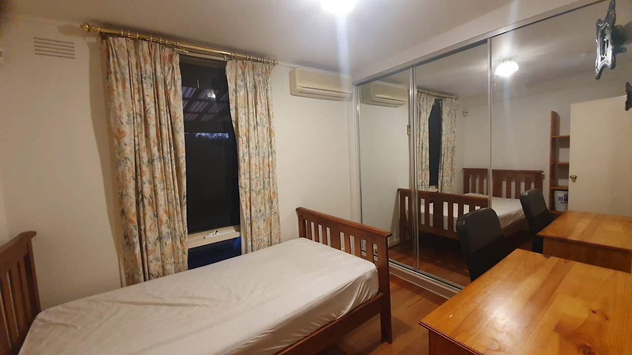 Room in a share house
