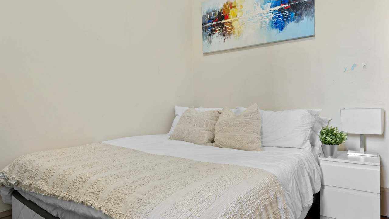 Furnished room in a share house