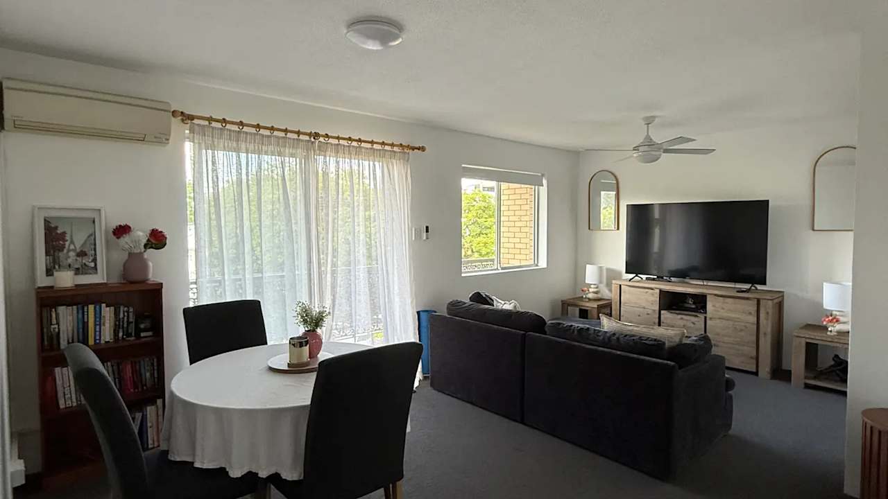 Furnished room in a flatshare