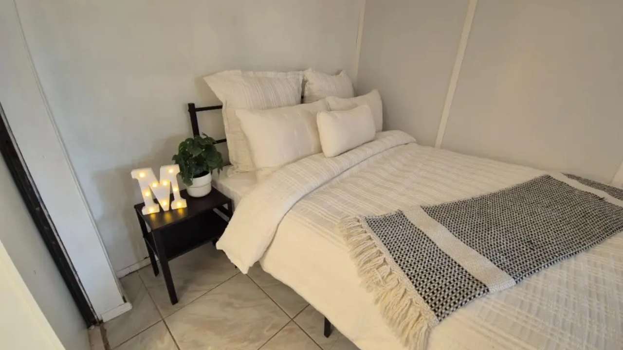 Furnished room in a share house