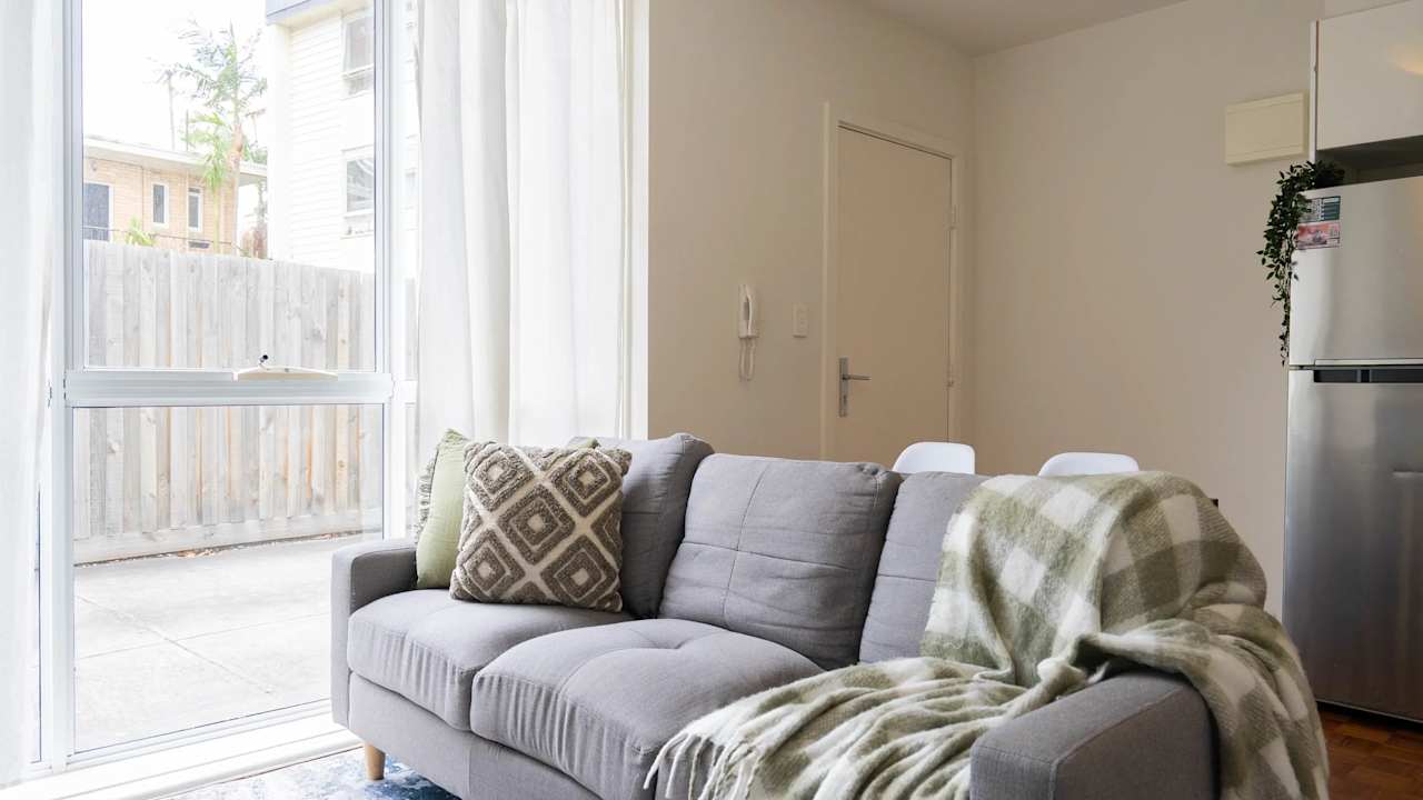 Whole property with 2 rooms for rent