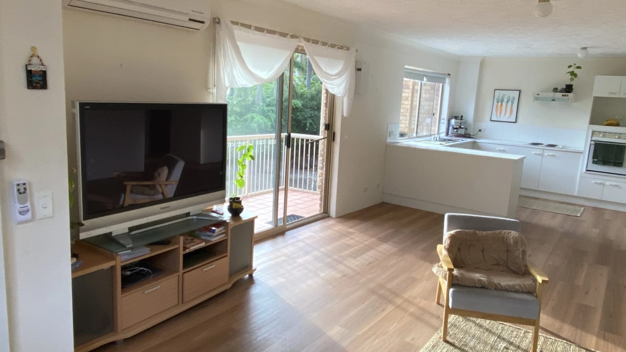 Unfurnished room in a flatshare