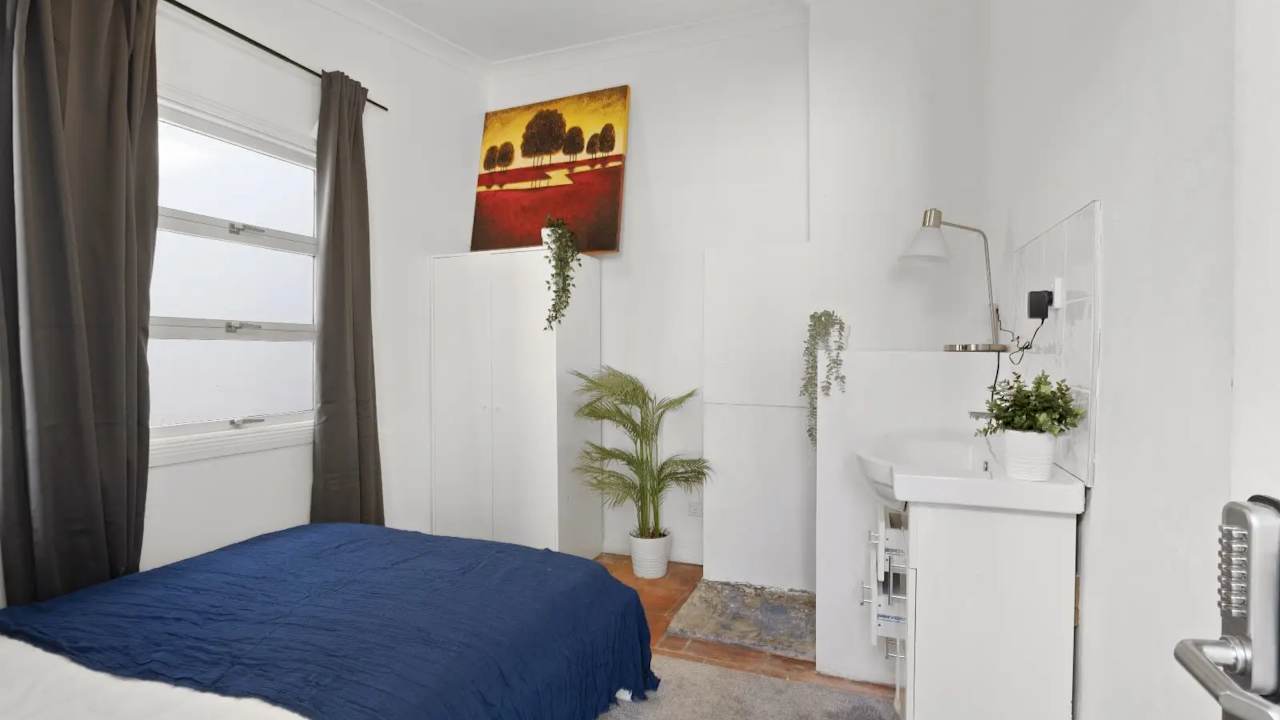 Furnished room in a share house