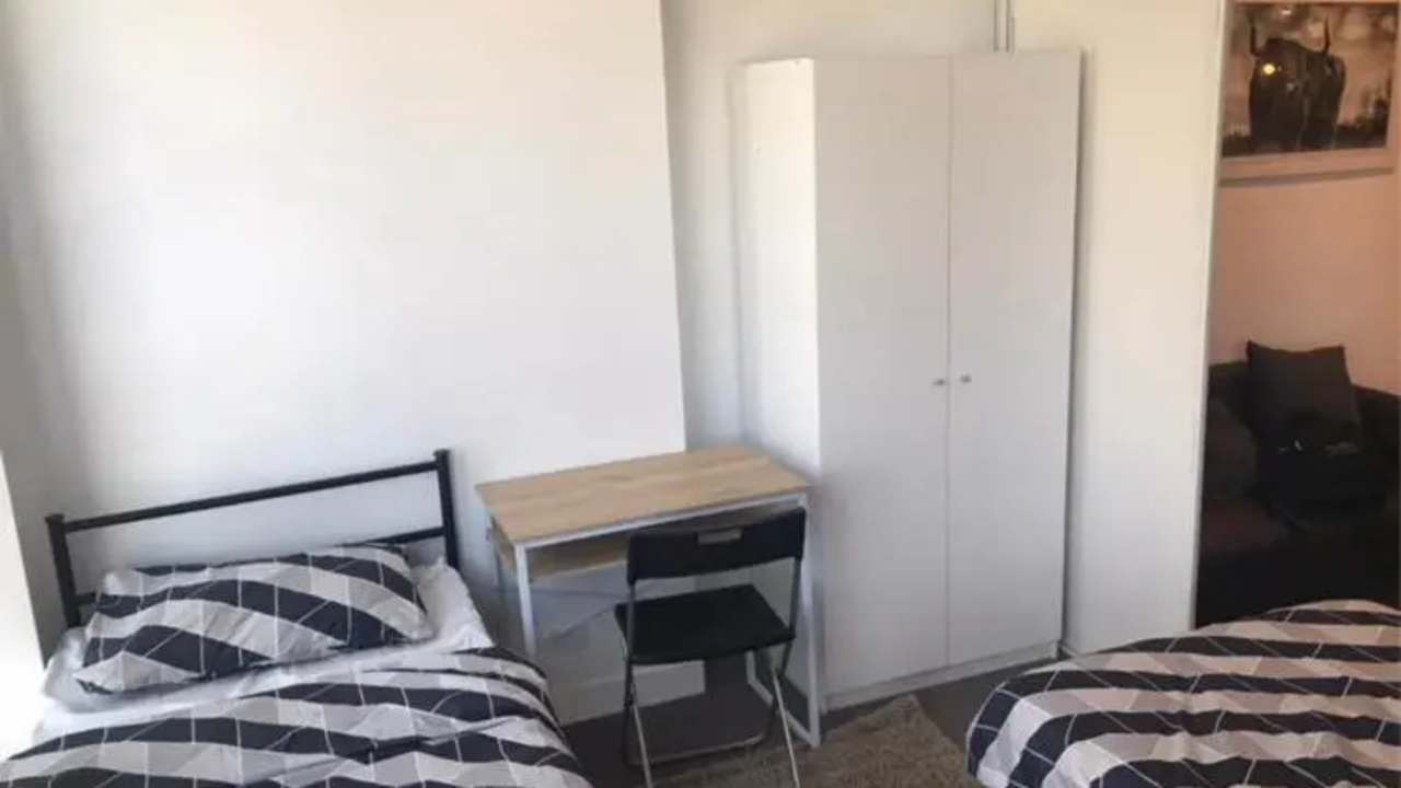Furnished room in a flatshare