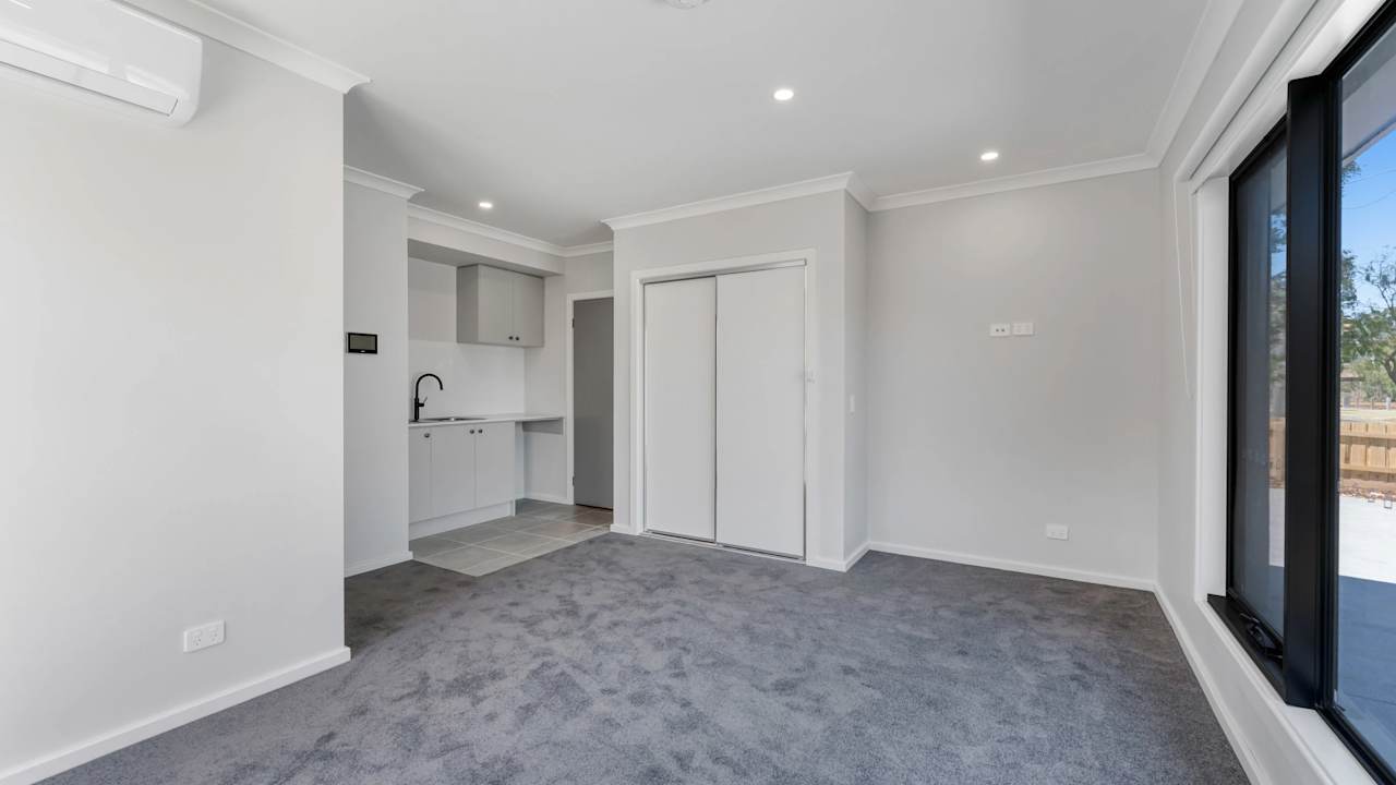 Unfurnished room with own bathroom
