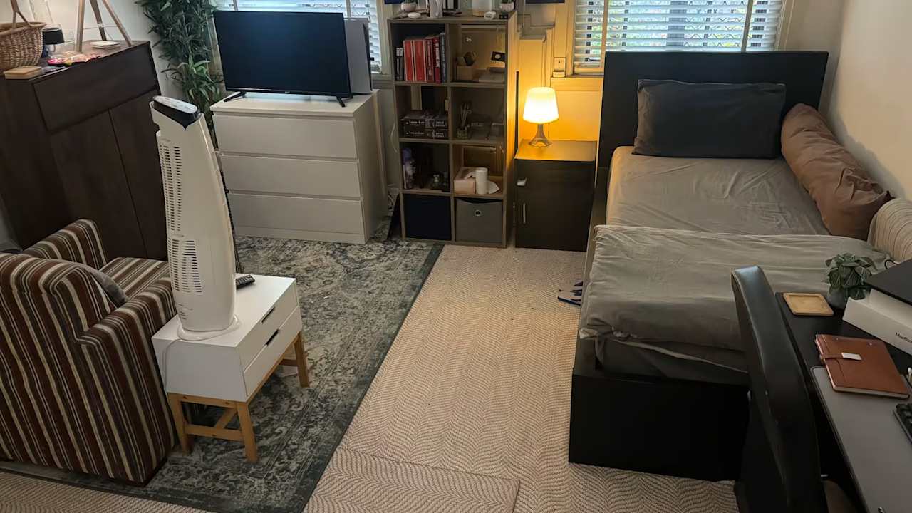 Furnished room in a share house