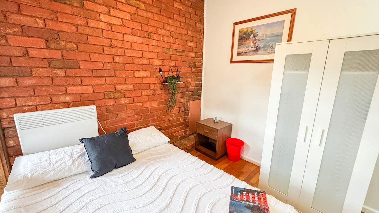 Furnished room in a share house