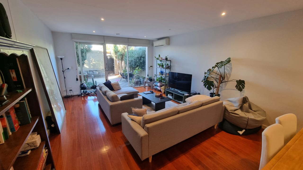 Room in a share house