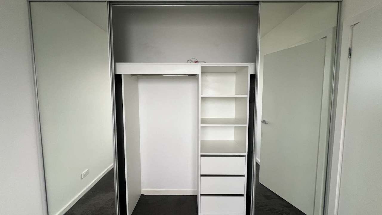 Unfurnished room with own bathroom