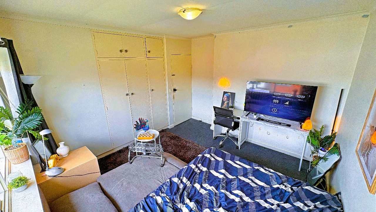 Furnished room in a flatshare