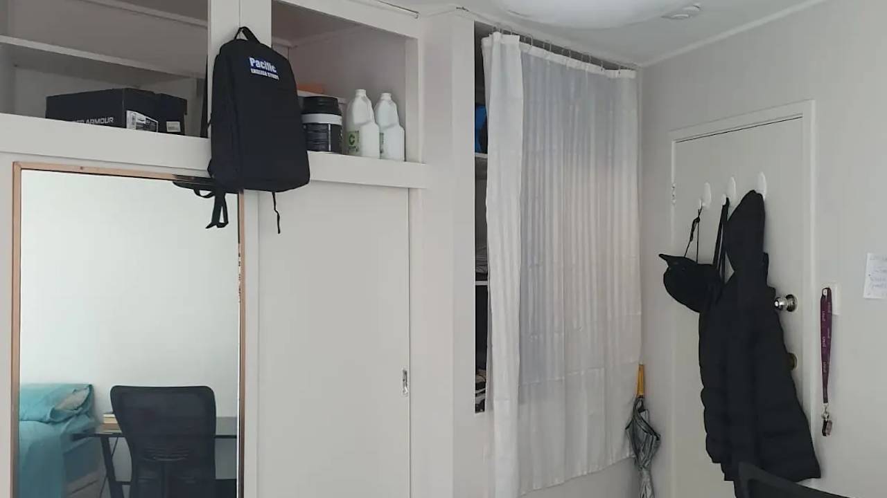 Furnished room in a share house