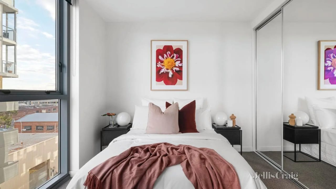 Unfurnished room in a flatshare