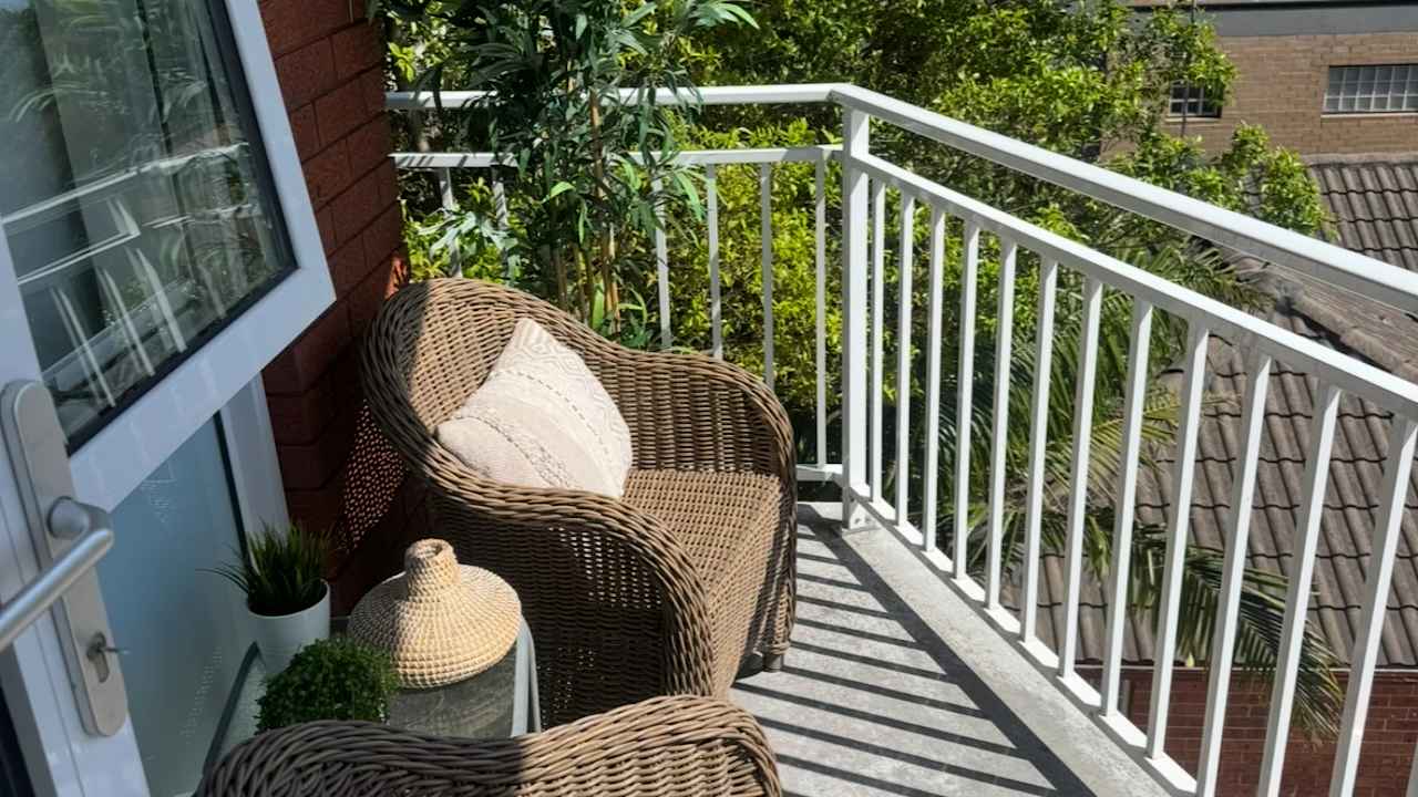 Furnished room in a flatshare