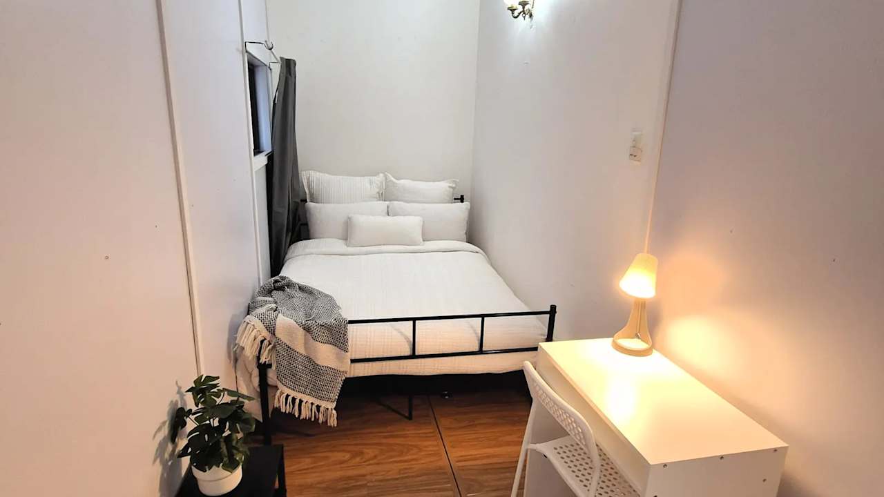 Furnished room in a flatshare