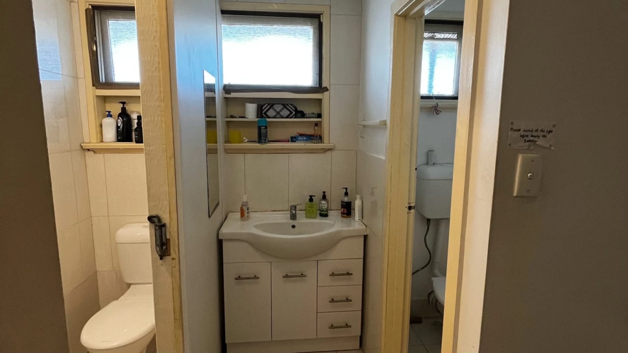 Room in a share house