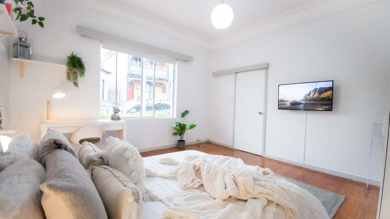 Furnished room in a share house