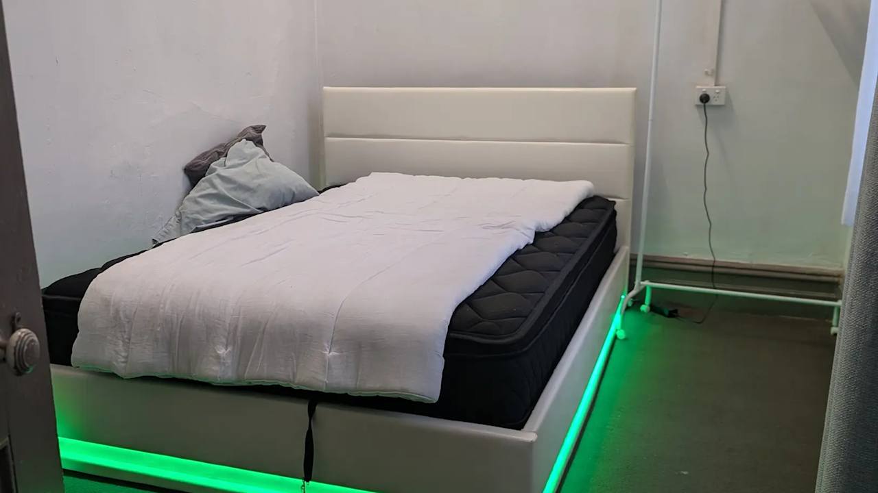Furnished room in a share house