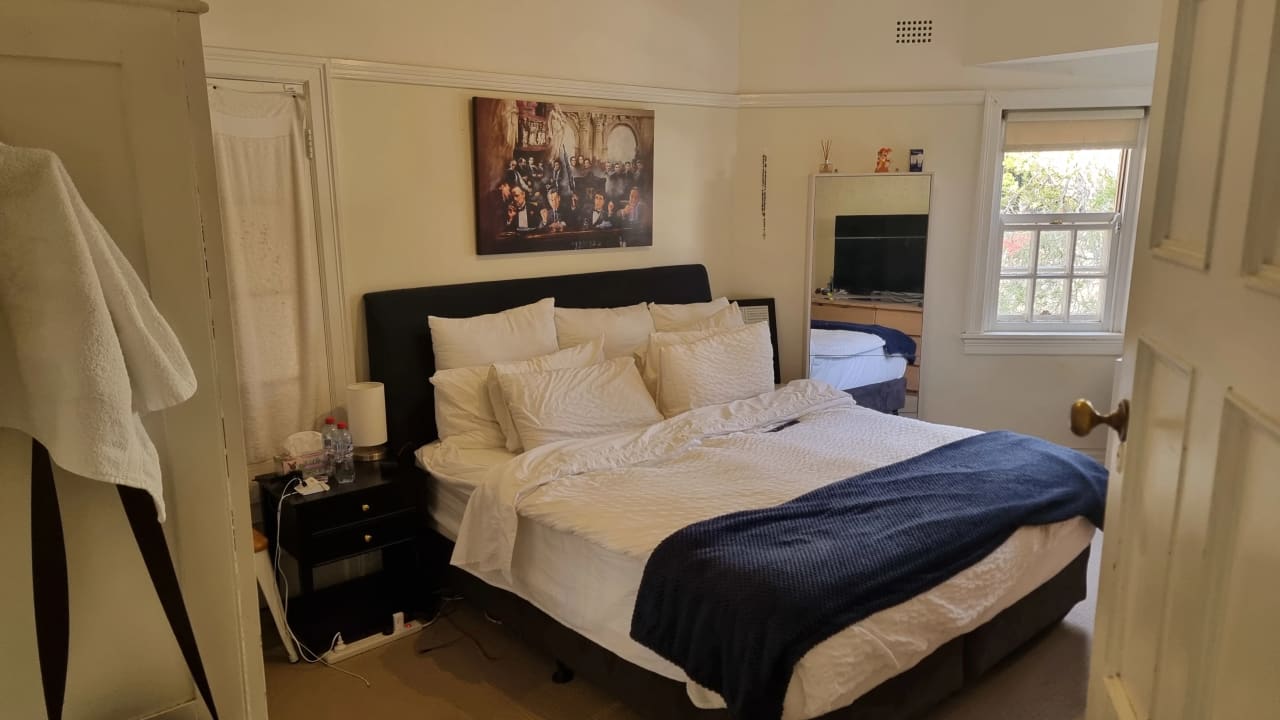 Furnished room in a flatshare