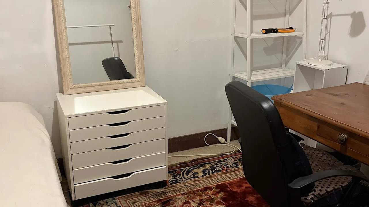 Furnished room in a share house