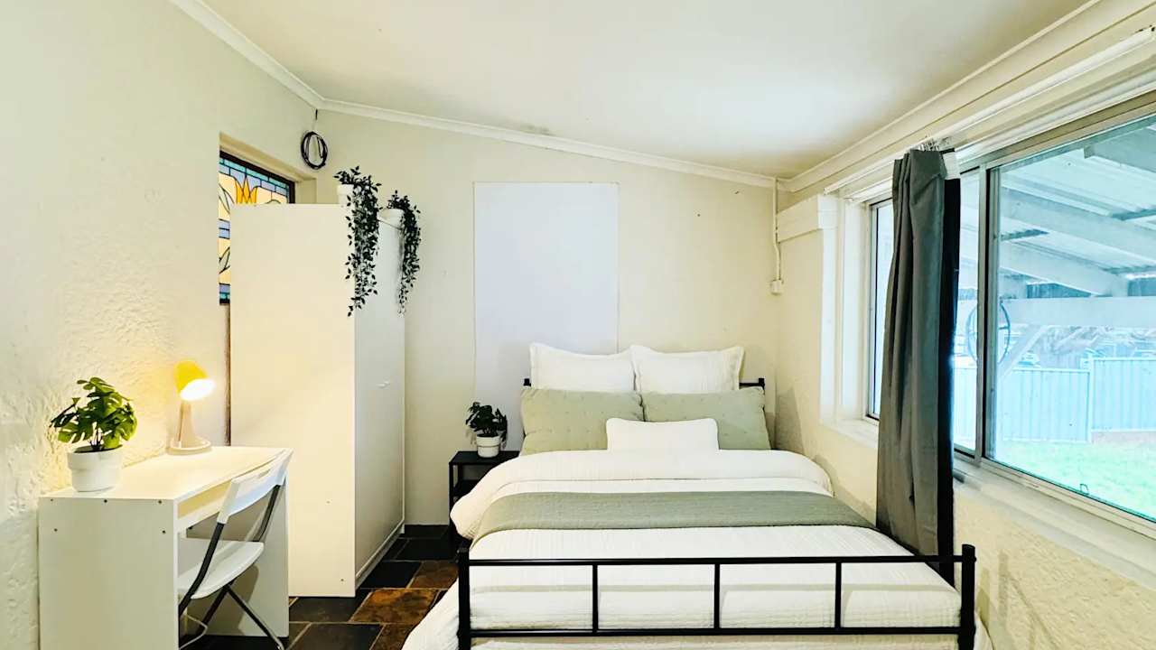 Furnished room with ensuite in a flatshare